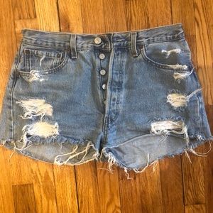AUTHENTIC Levi Denim shorts